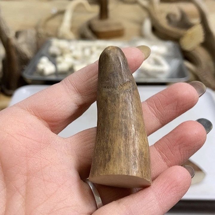 中国大陆鹿角盘玩手把件
