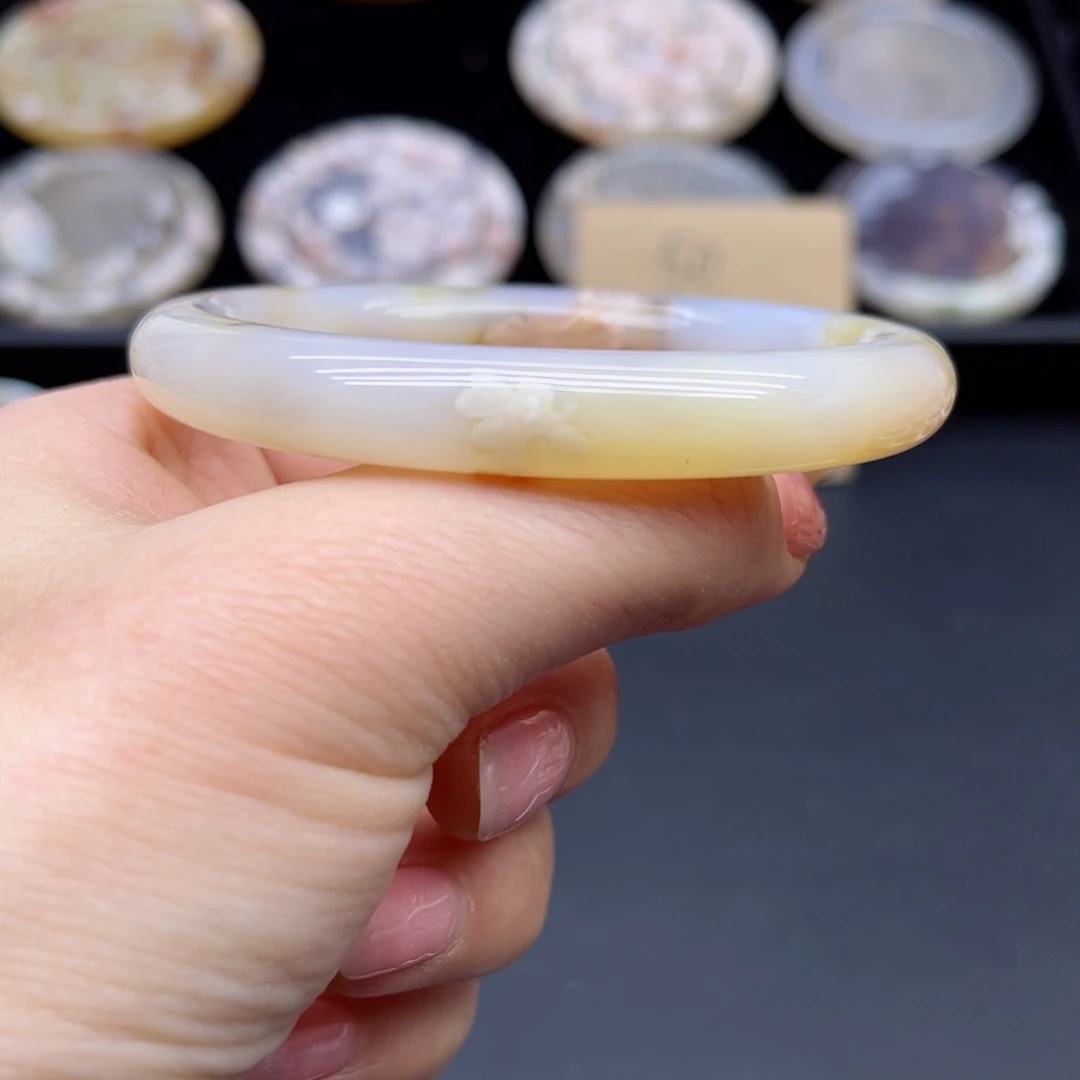 玛瑙/玉髓手镯未镶嵌58