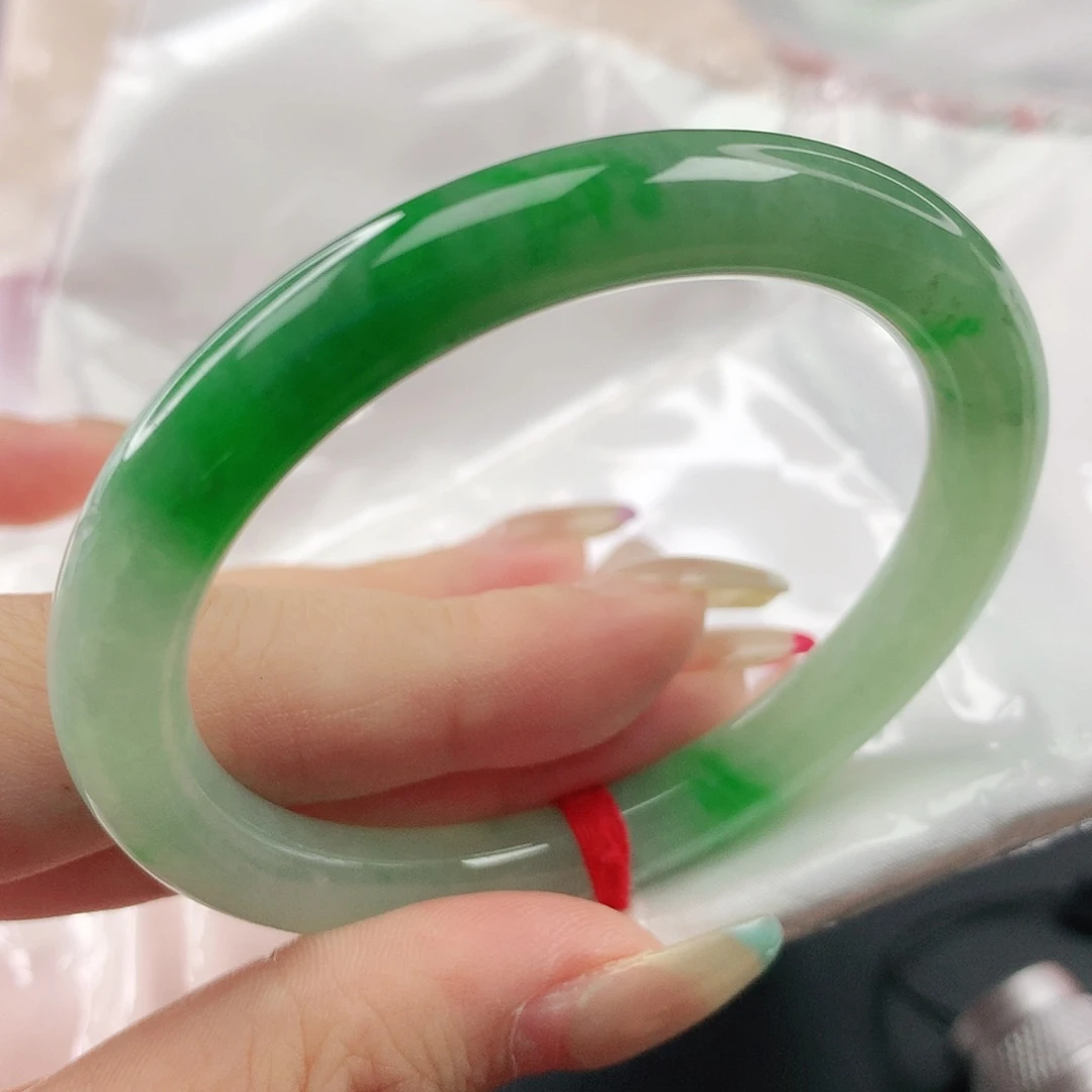 翡翠手镯未镶嵌，680