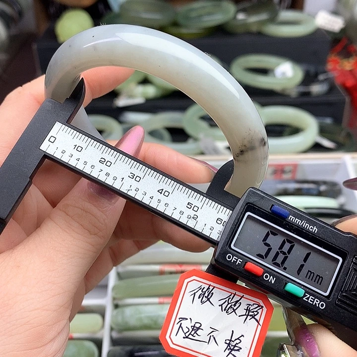 蛇纹石玉手镯未镶嵌806