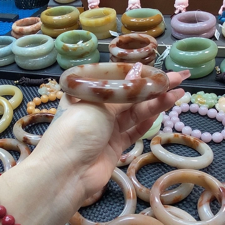 未镶嵌手镯石英质玉