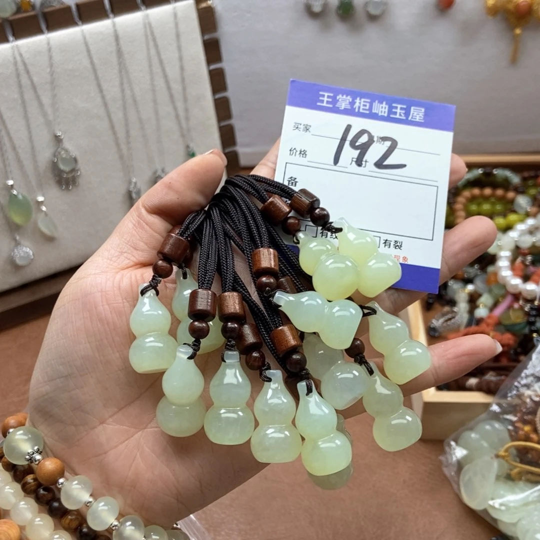 岫玉吊坠吊坠未镶嵌多样性，发一个