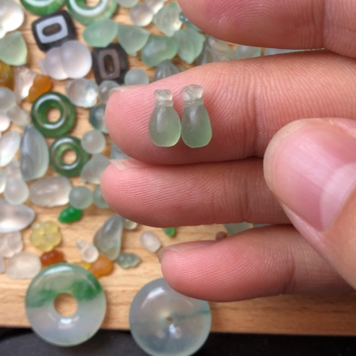 定制翡翠未镶嵌挂件