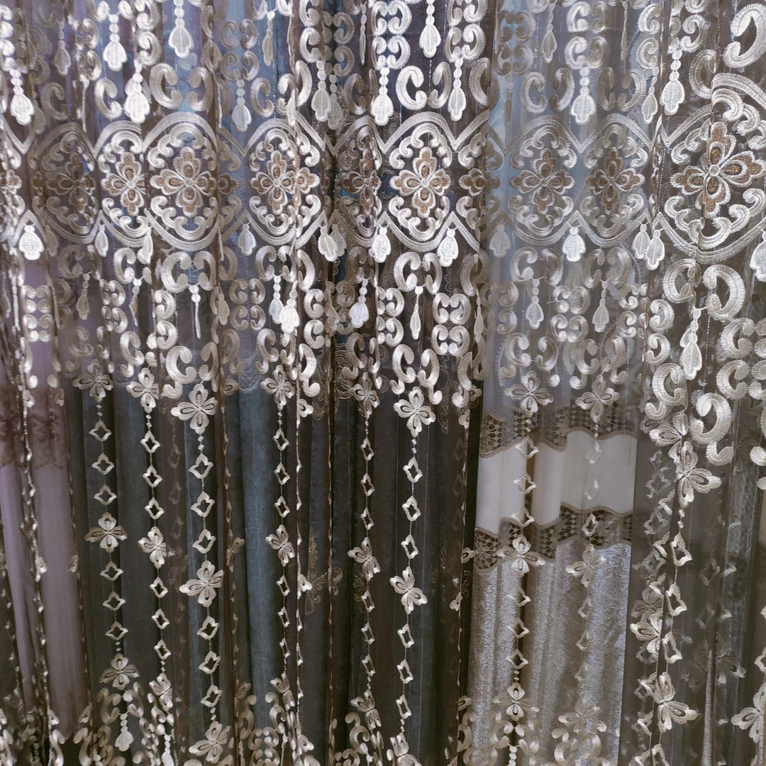 036刺绣成品窗纱宽6米，高2.7米，挂钩款