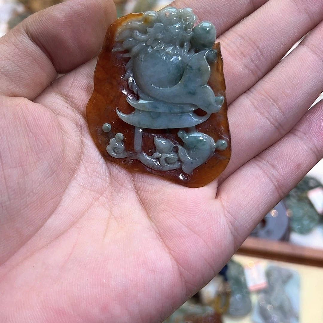 翡翠未镶嵌颈饰挂件