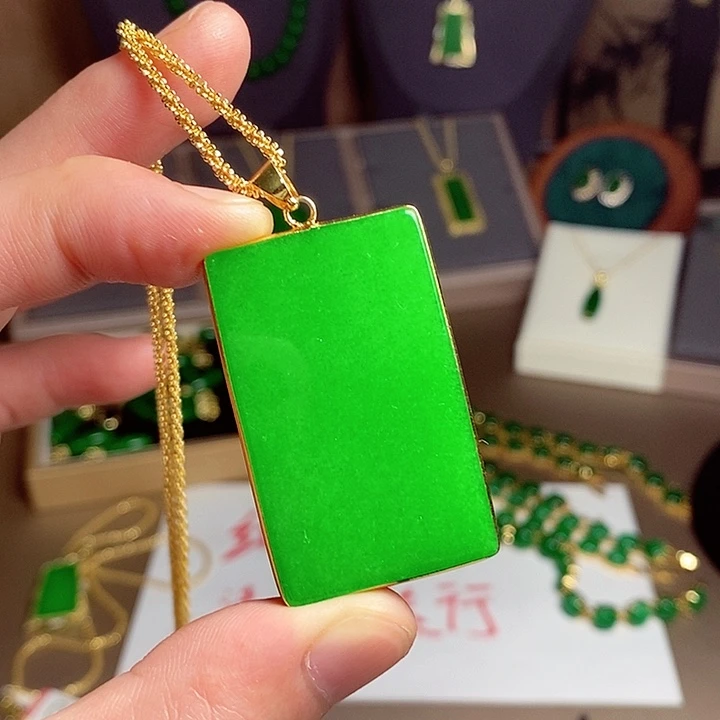 翡翠18K金镶嵌吊坠(赠链)33
