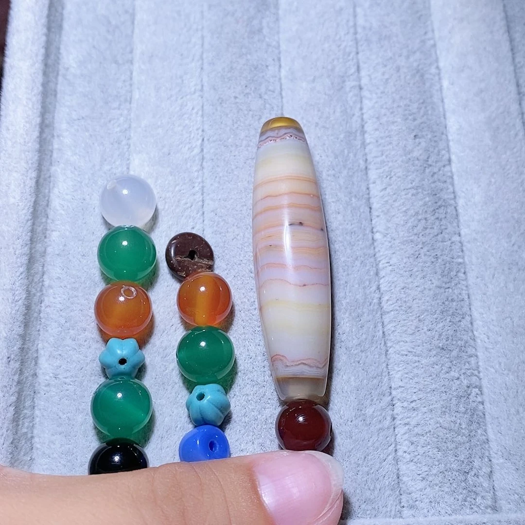 玛瑙/玉髓颈饰未镶嵌极***志