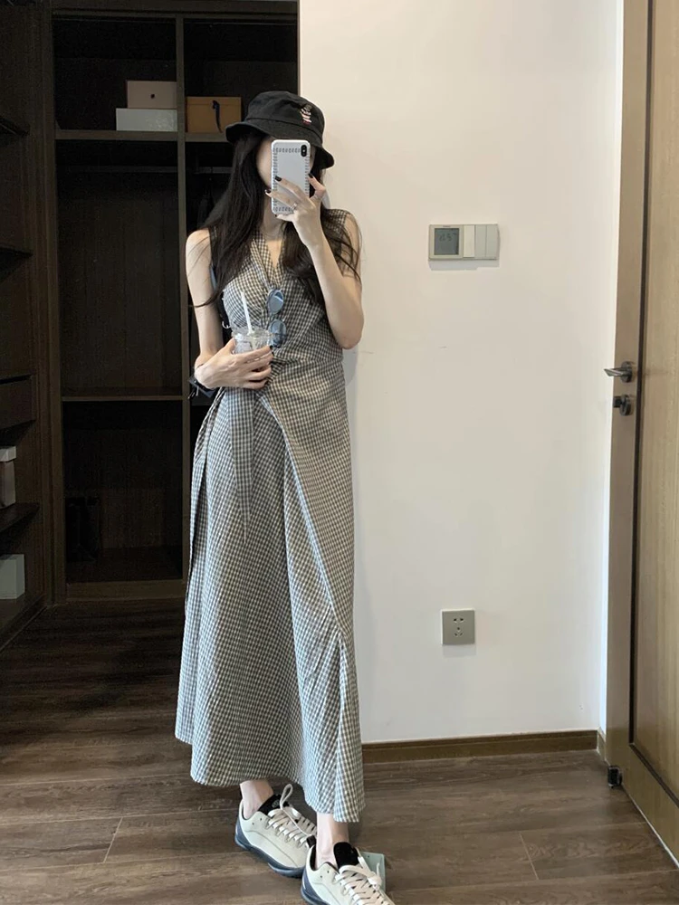 2025夏季新款设计感时尚穿搭无袖法式格纹收腰连衣裙女度假风长裙