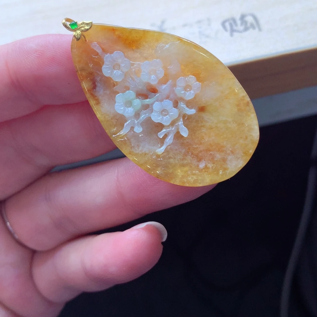 翡翠颈饰18K金镶嵌吊坠