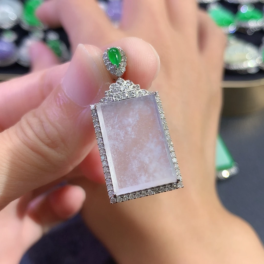 翡翠18K金镶嵌吊坠(赠链)