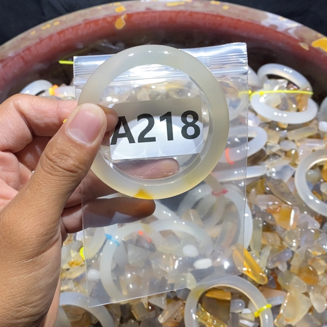 ゛***°玛瑙/玉髓未镶嵌手镯