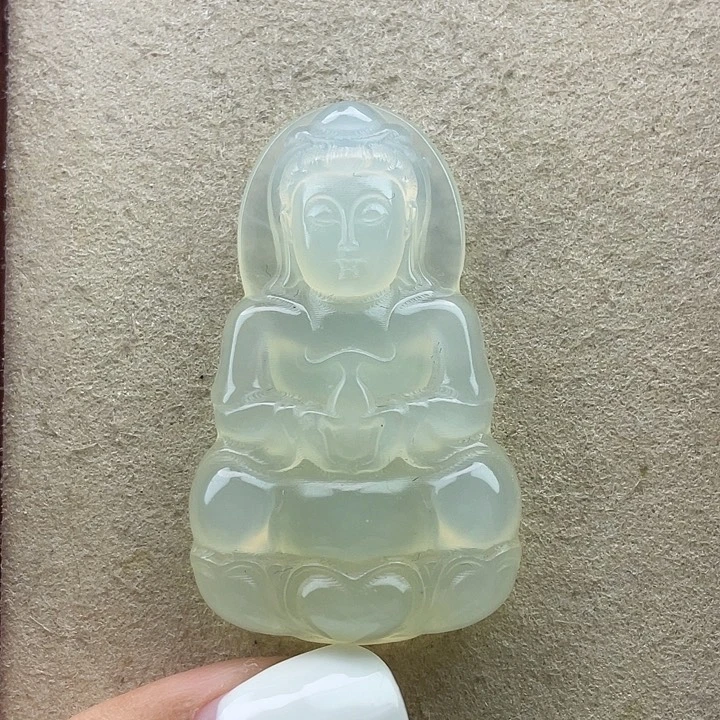 岫玉未镶嵌颈饰观音