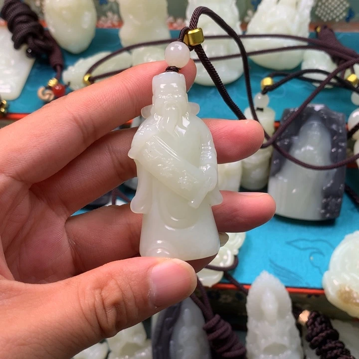 和田玉未镶嵌颈饰?