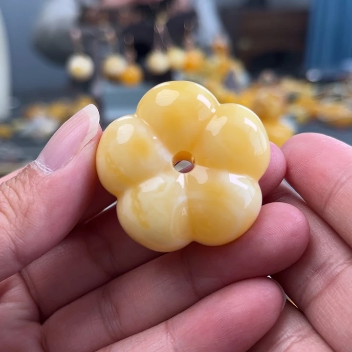 蜜蜡珠宝奇石未镶嵌