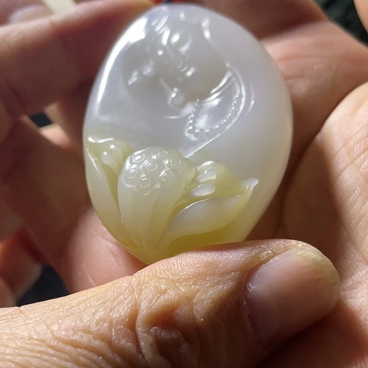 L***哥和田玉未镶嵌挂件