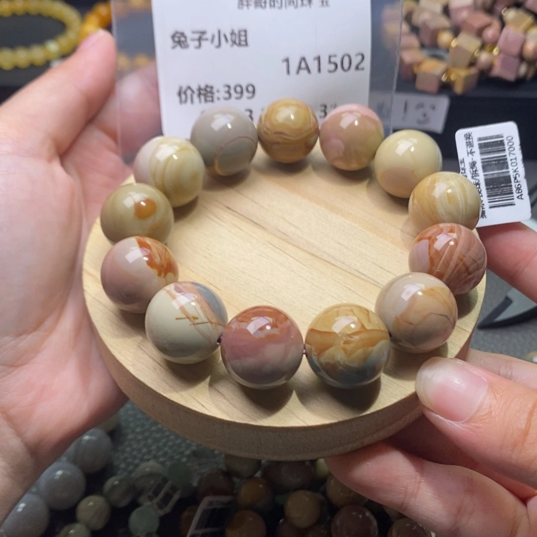 兔***姐石英质玉手串未镶嵌1502