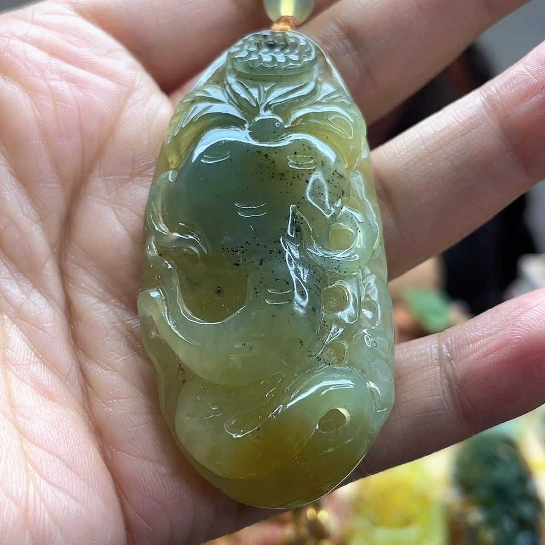 蛇纹石玉颈饰未镶嵌