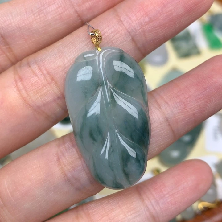 颈饰18K金镶嵌翡翠