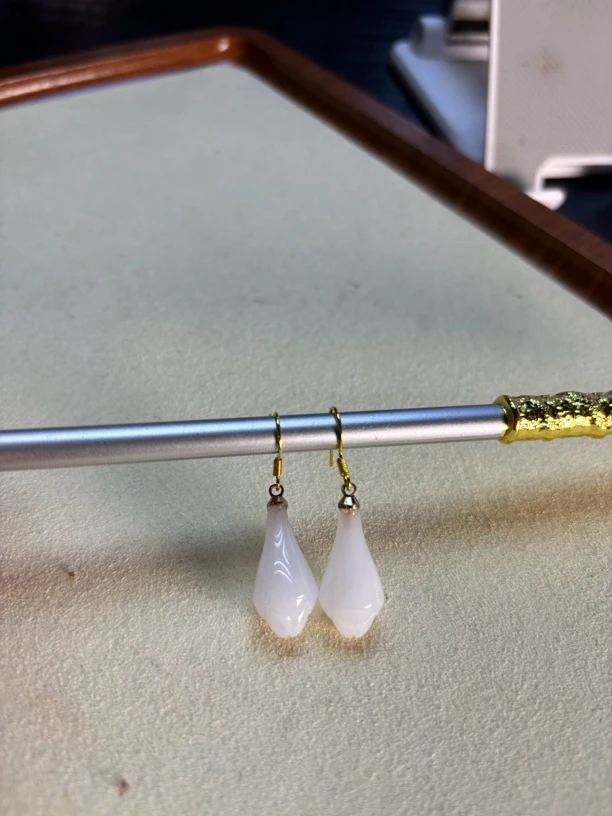 新中式国风款设计s925银镶嵌天然和田玉玉兰花轻奢简约风耳环 06