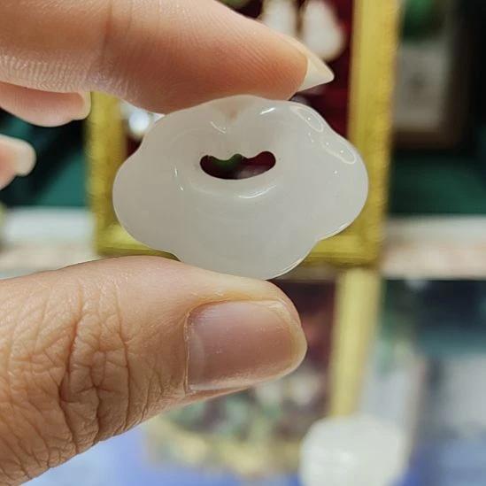 石英质玉未镶嵌颈饰