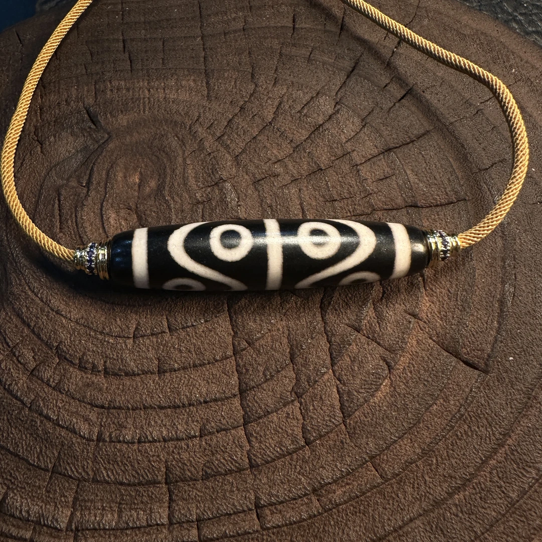 20世纪满风化纹黑白水纹八眼玛瑙(三种选其一）约13x57mm 777-152