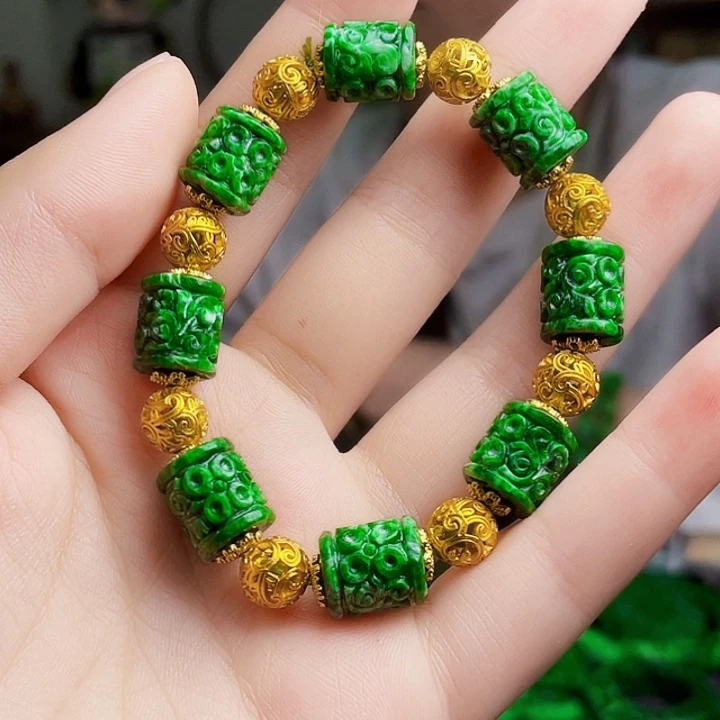 翡翠未镶嵌颈饰多样性