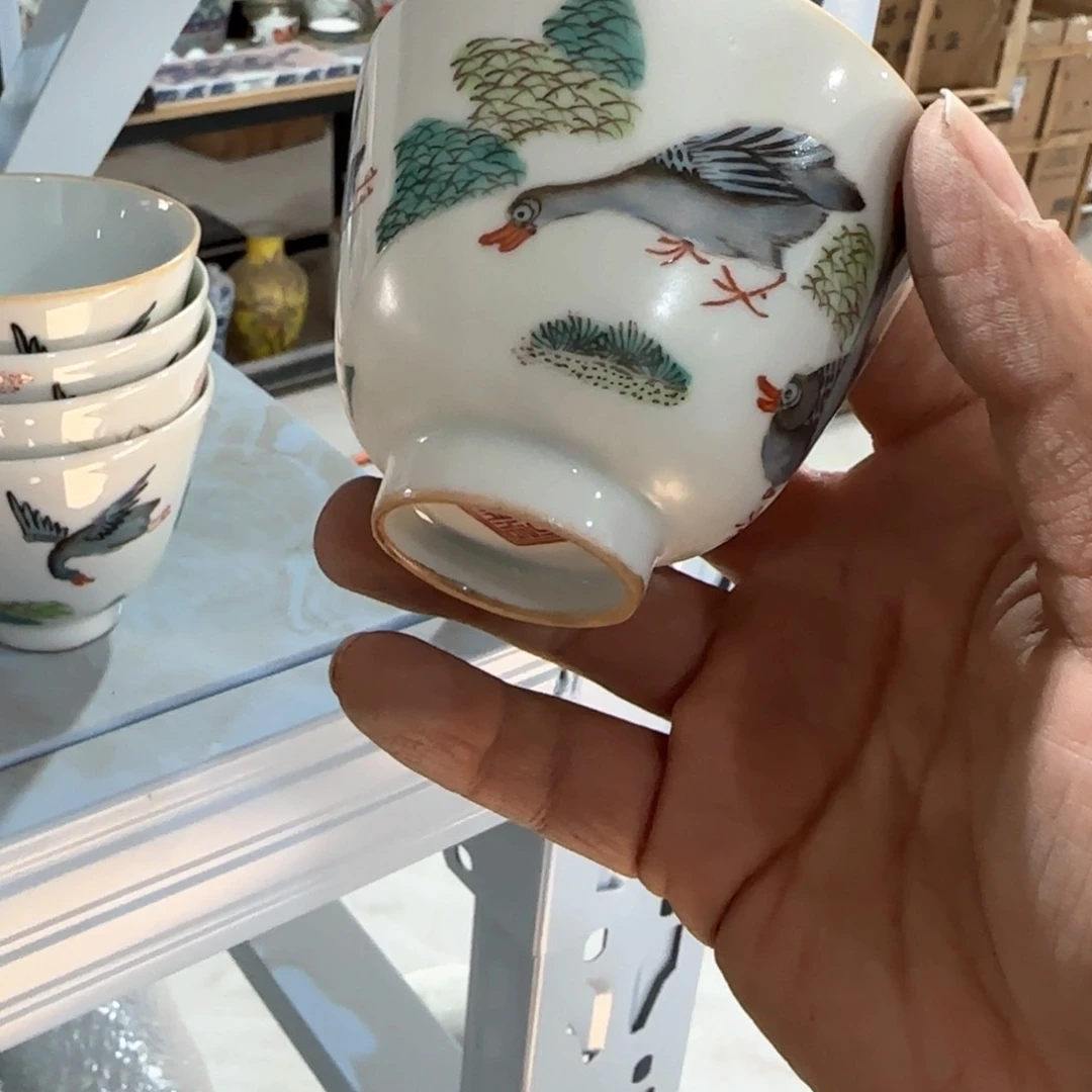 瓷片好想看这两只猪打架哈哈