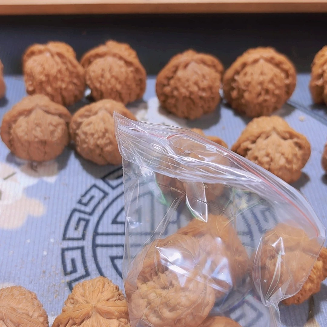 文玩核桃把件张*?38白狮子36.5克