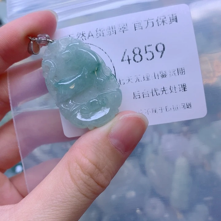 翡翠9K金镶嵌吊坠(不含链)