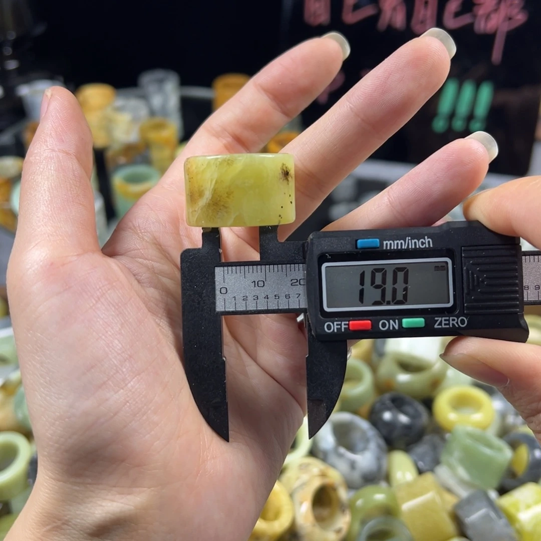 蛇纹石玉未镶嵌戒指