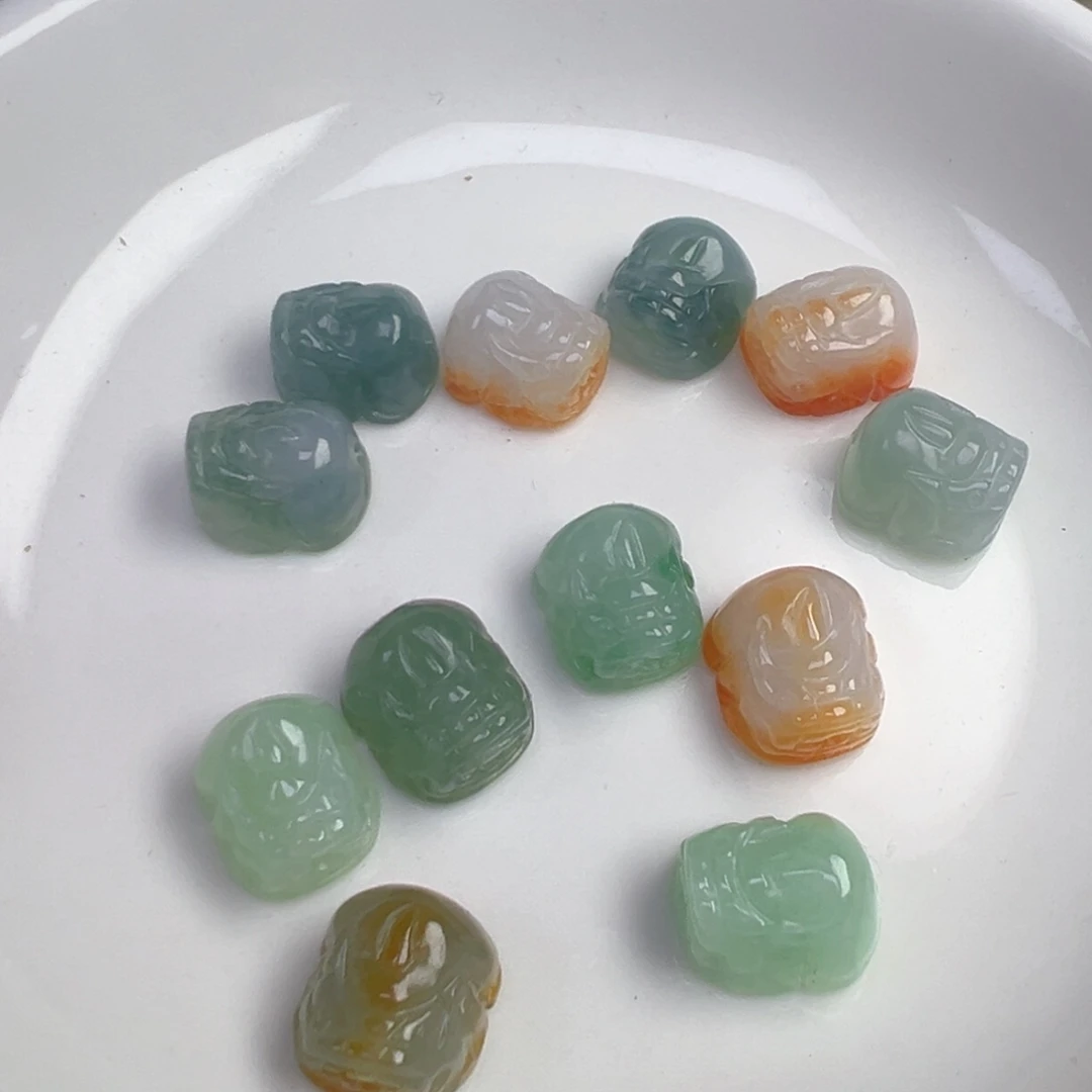 翡翠散珠通孔貔貅一只