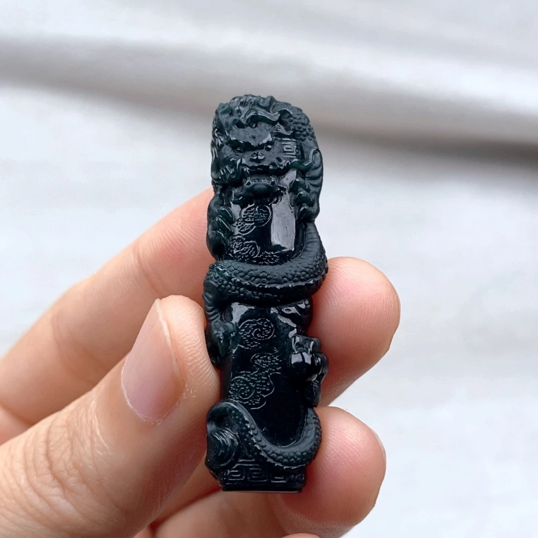 颈饰未镶嵌翡翠龙柱