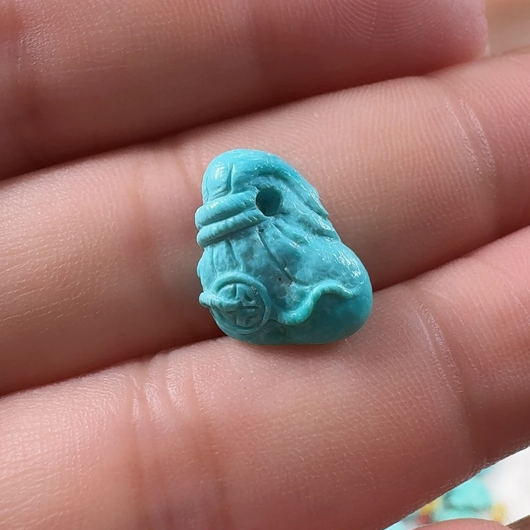 绿松石未镶嵌颈饰