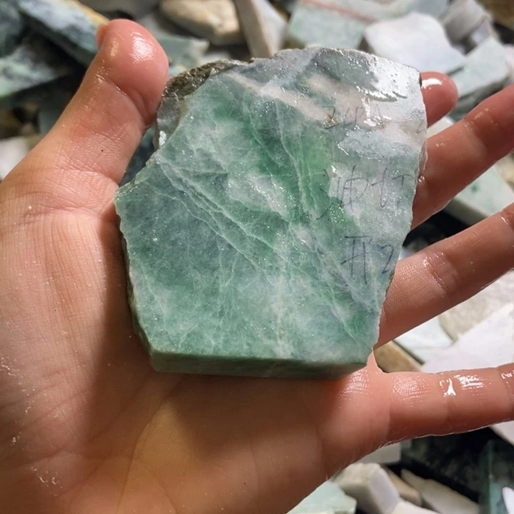 翡翠颈饰未镶嵌天然翡翠