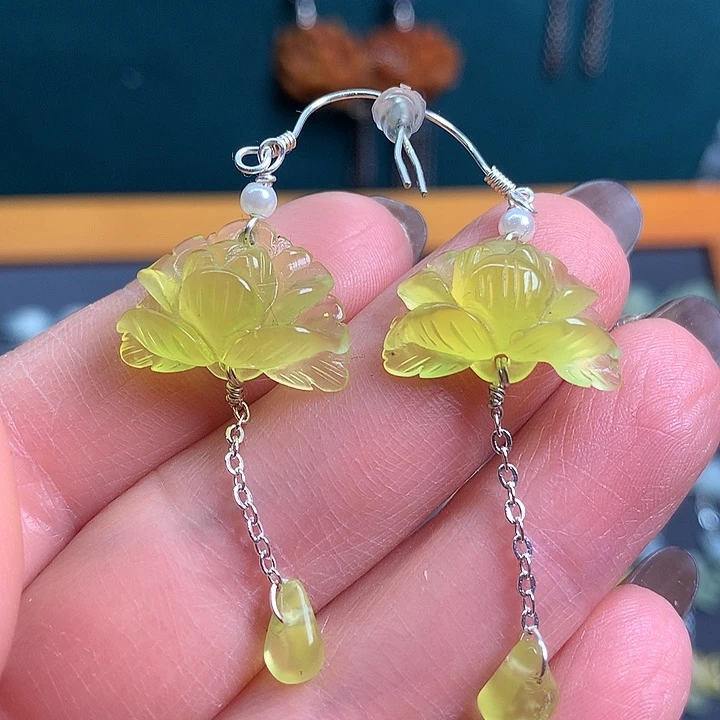 未镶嵌蛇纹石玉耳饰