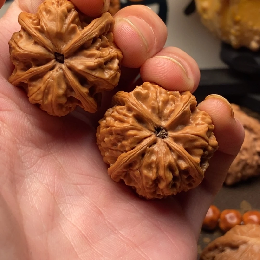 龘****文玩核桃吊坠四棱