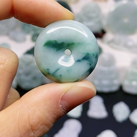 翡翠颈饰未镶嵌吊坠