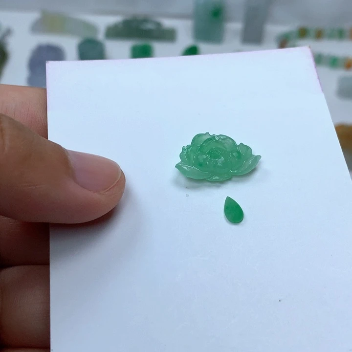 定制翡翠未镶嵌莲花