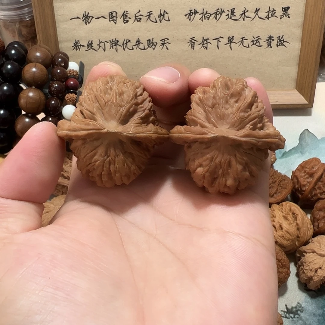 13号文玩核桃43尺四座楼瑕疵