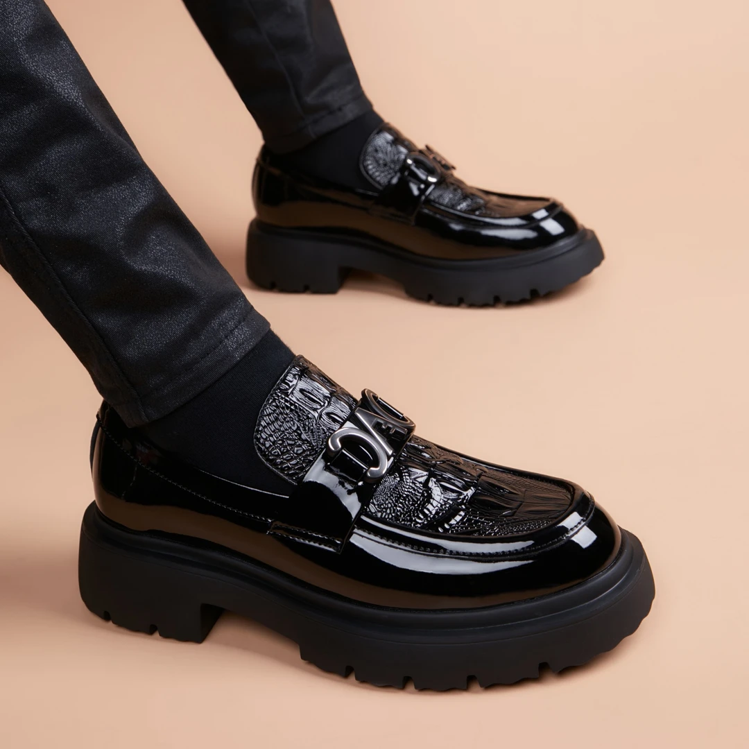 新款冬季加绒一脚蹬休闲皮鞋男士青年潮流套脚亮皮鳄鱼纹商务男鞋