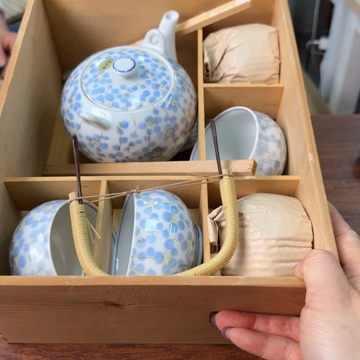 一个陶瓷物件哈哈哈哈