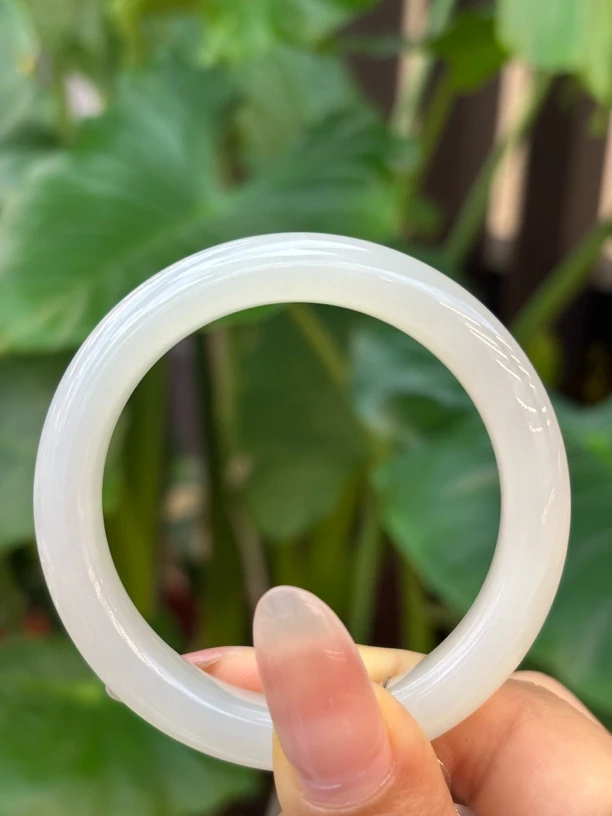 WT3029 和田玉羊脂白手镯52圈口 规格约：44.25g