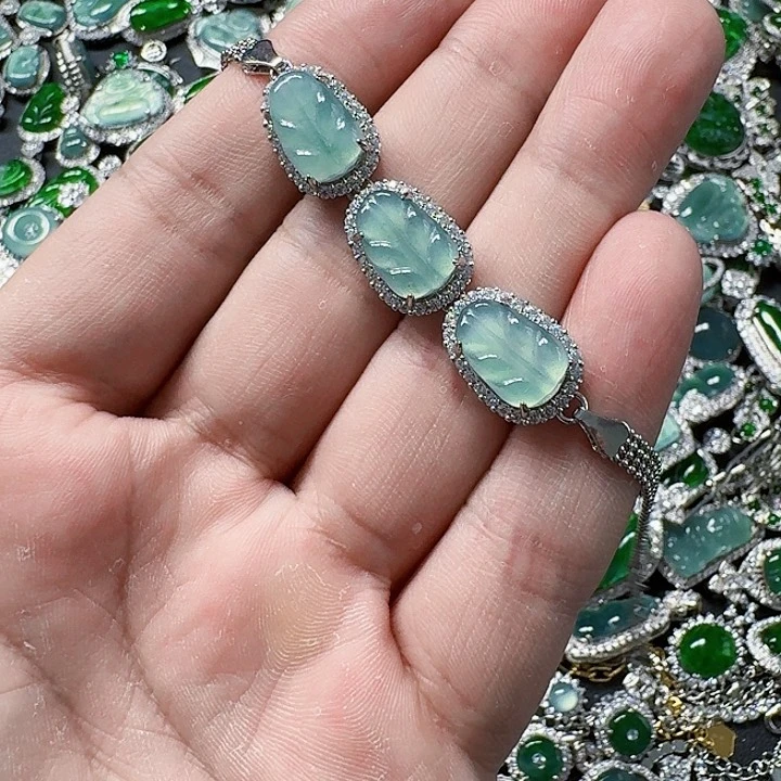 翡翠颈饰未镶嵌天然A货翡翠放漏