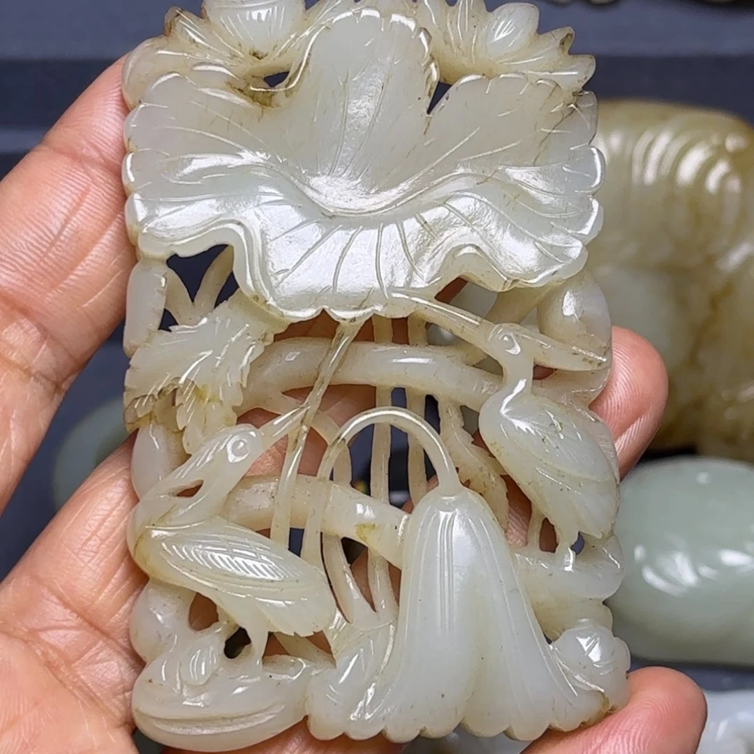 和田玉（糖玉）挂件未镶嵌金**草