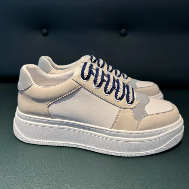 时尚运动透气青年休闲鞋板鞋厚底休闲板鞋春季纯色真皮潮流小白鞋