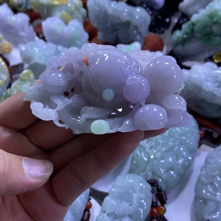 和***风翡翠未镶嵌把件寿桃