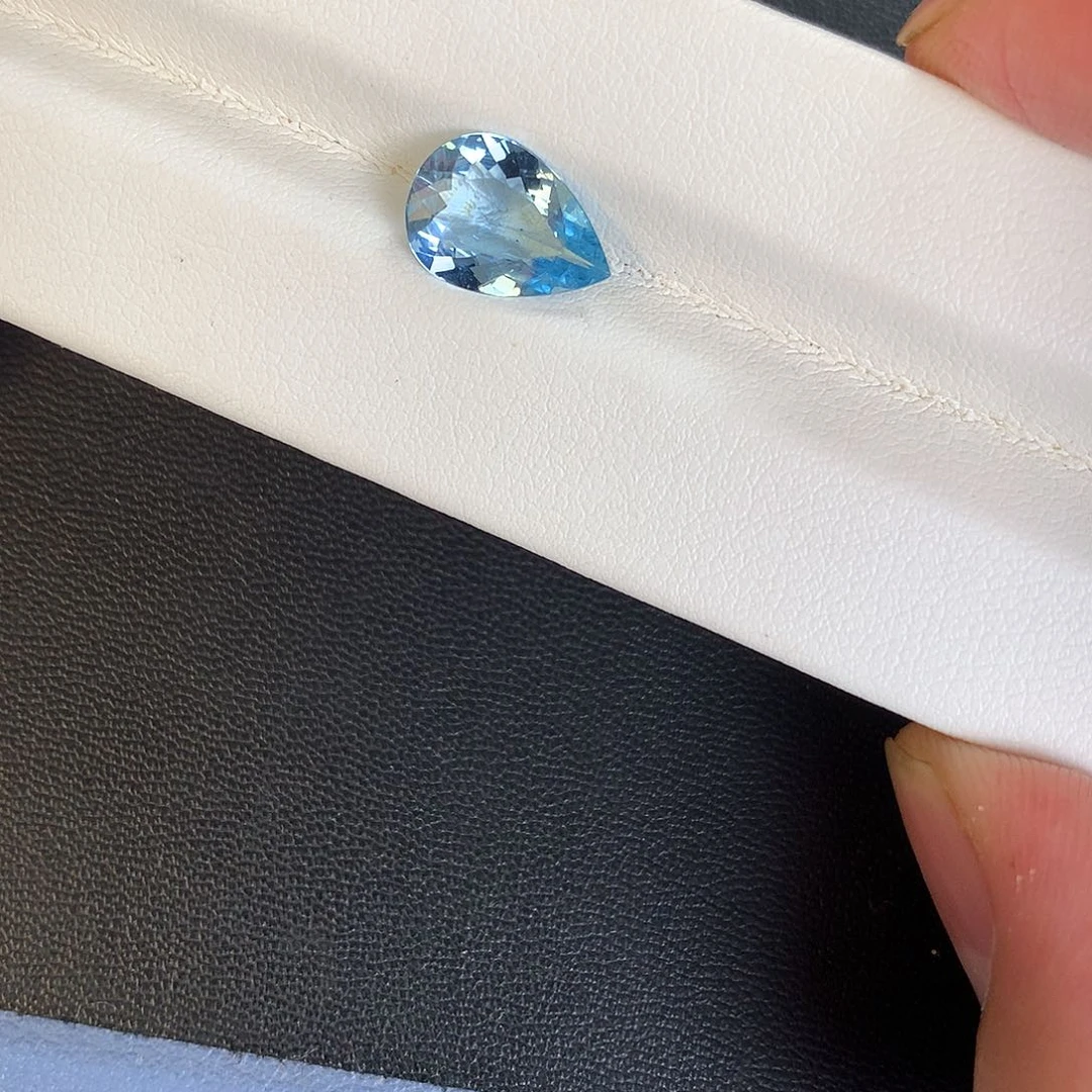 海蓝宝石笔搁未镶嵌1.8卡 圣玛利亚