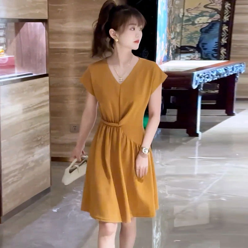V领洋装夏女2025新款今年流行爆款收腰显瘦小个子巨好看的裙子
