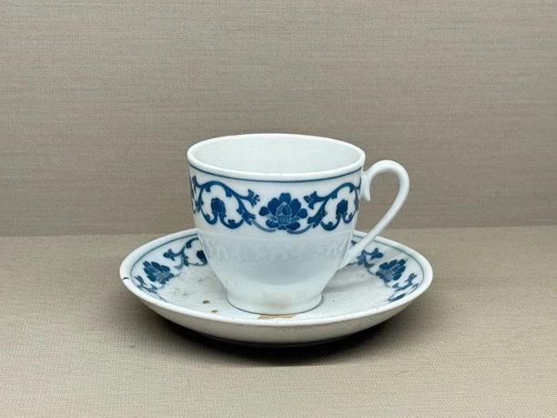 醴陵群力手绘杯碟 有瑕疵 真品 含大球泥