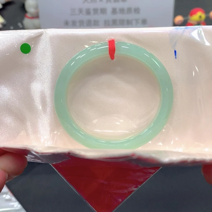 翡翠未镶嵌手镯52贵妃